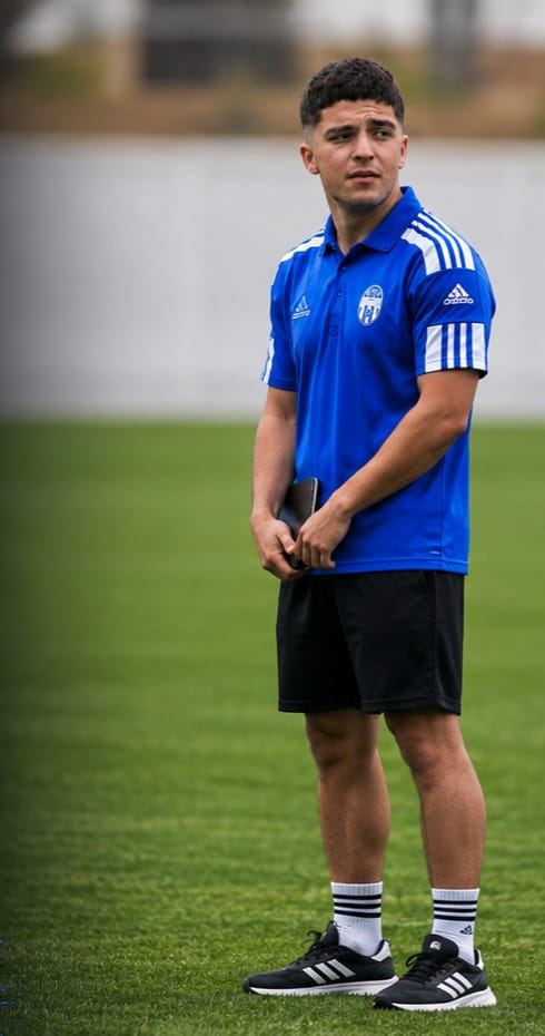 Retrato de Víctor Sanz en el campo de entrenamiento